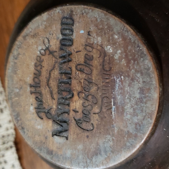 SOLD - Hand turned myrtlewood lidded bowl - Picture 6 of 8